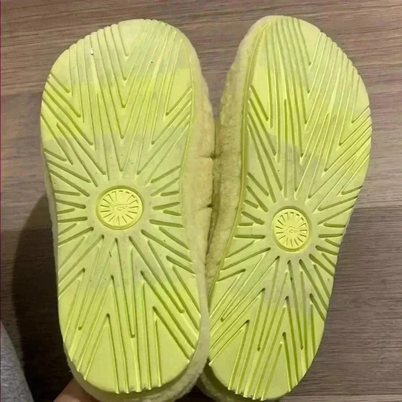 UGG Yellow Fluffy Slippers - Picture 4 of 4